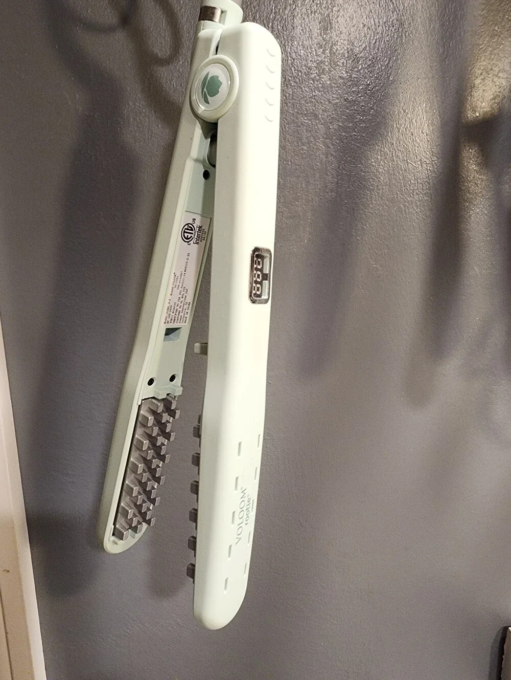 VOLOOM 2.0 Rootie  Hair Volumizing Iron Tool in Mint Green